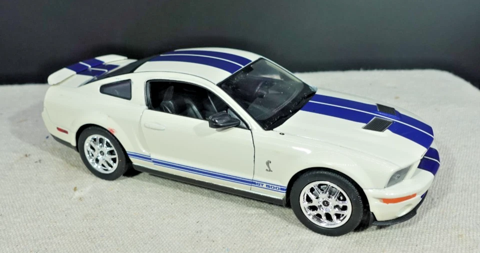 Ford Shelby GT500 2007 1/24 Welly Foto 1 de 4