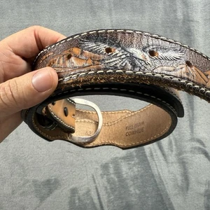 Herren Ledergürtel mit Verzierung Adler & Berg Design Vollnarbenrindsleder 42 - Bild 1 von 10