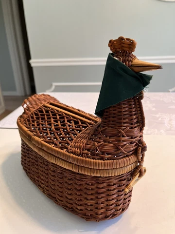 Vintage Hen Chicken Rooster Wicker Rattan Basket Tissue Holder Cover