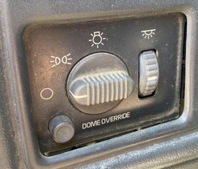 Interruptor de farol 2001-2002 GMC SIERRA 3500 (Dash Mtd) - Imagem 1 de 3