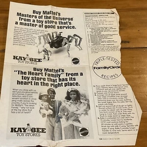 De colección 1985 Kay Bee Toy Store Mattel Impresión Revista Anuncio He-Man Skeletor, Heart Famly - Imagen 1 de 6