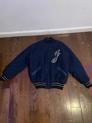 Chaqueta universitaria Jostens Foto 1 de 2