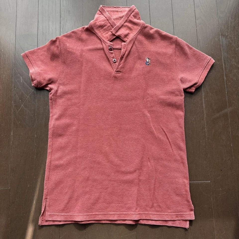 CAMISA POLO KAPITAL ROJA USADA CON LOGO BORDADO, MANGA CORTA BUENA Foto 1 de 4