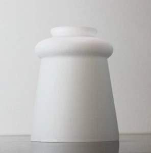 Tono de vidrio ópalo blanco satinado con instalador de 2 1/4 pulgadas - Imagen 1 de 3
