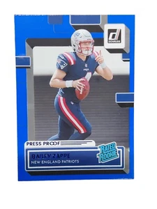 Bailey Zappe Novato Clasificado 2022 DONRUSS RADIOCONTROL NE Patriots AZUL Prensa a prueba - Imagen 1 de 2