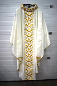 Nice Older White Vestment with Stole Set by Chez Les Saints (FB104) chalice co. - Picture 1 of 17