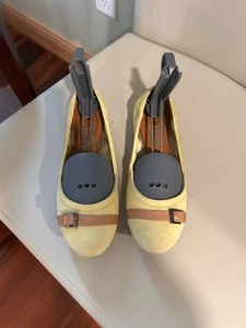 Tod's Dee Ballet Flats In Beige And Yellow Suede With Buckle Tab Size 7 1/2/ 38 - Picture 1 of 9