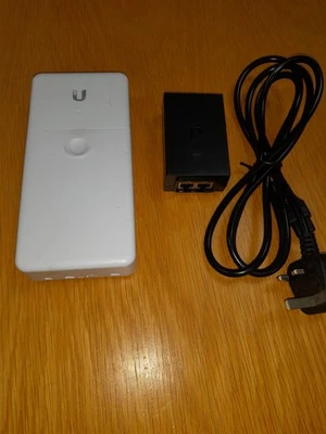 UBIQUITI NanoSwitch 4-Port 24v PoE N-SW, Indoor/Outdoor Switch with PSU - Image 1 of 4