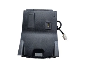 MERCEDES B KLASSE W246 USB STECKDOSE PORT ANSCHLUSS & ABDECKUNG A2468230411 2013-2017 - Bild 1 von 6