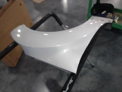 Guardabarros derecho pasajero con moldura basculante se adapta a 13-17 VELOSTER 573949 Foto 1 de 4