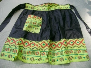 Vintage Plastic Apron Black Green Southwest Design AP172 - Picture 1 of 4