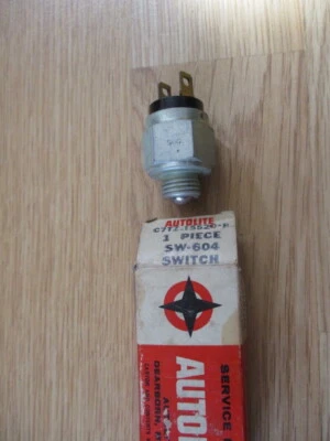 Interruptor de lámpara de respaldo OEM NUEVO DE STOCK Ford F100 F250 P350 Motorcraft SW-604 C7TZ-15520-B  Foto 1 de 3