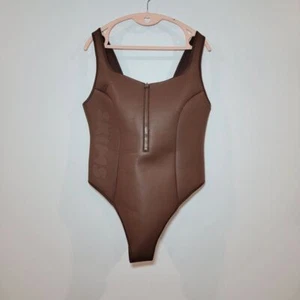 Costume da bagno donna nuovo con etichette Skims gommato scollo a scoop 1 pezzo in cacao 2X - Foto 1 di 8
