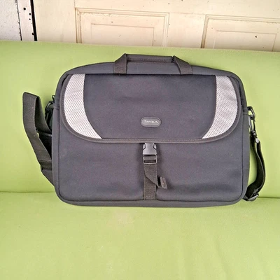 Targus Large Black Nylon Padded Laptop Messenger Bag Briefcase Gray Accents NEW - Image 1 of 4
