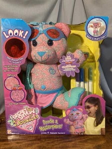 2006 Secret Stylin' Doodle Bear 2 Pair of Magic Glasses 4 Markers Wash & Do Over - Picture 1 of 24