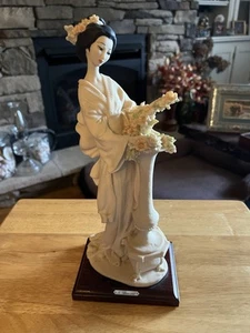 Figura Giuseppe Armani Mujer Oriental Blanca Con Florero - Imagen 1 de 13