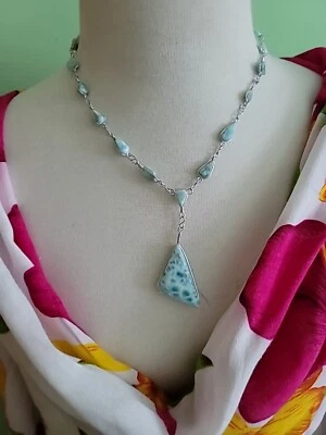 Colgante triángulo larimar y collar envuelto en alambre piedra astillada larimar Foto 1 de 4