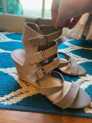 Crown Vintage Serena Women's Gray Suede Leather Buckle Zip Sandals Wedge Sz 11 - Image 1 of 4