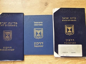 Posten von 3 israelischen Reisedokumenten – abgelaufen – für Requisiten/Theatergebrauch KOSTENLOSER VERSAND - Bild 1 von 21