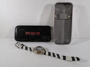 FOSSIL / HARD ROCK CAFE -- UHR MIT SCHWARZ-WEISS GESTREIFTEM BAND (ANSEHEN)  - Bild 1 von 7