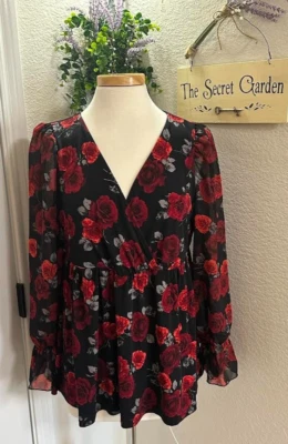 TORRID 0 码玫瑰花卉婴儿娃娃上衣 — 第 1/4 张图片