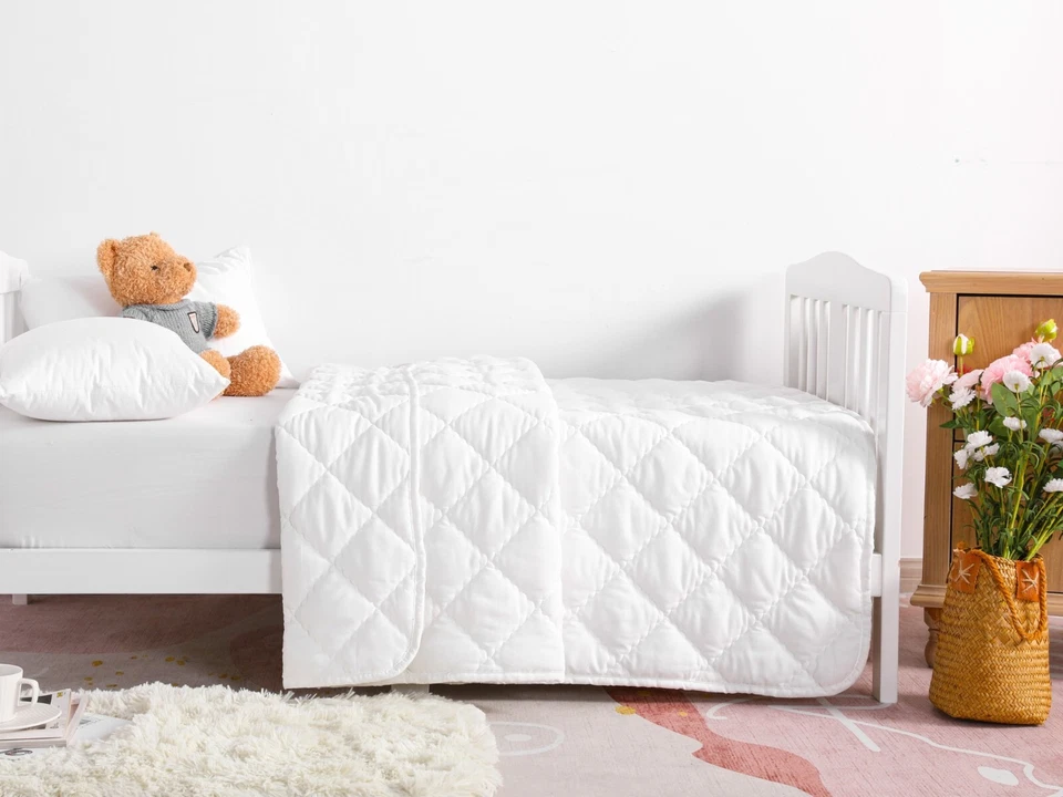 Manta de bebé ligera edredón alternativo para cuna para niño pequeño Foto 1 de 4