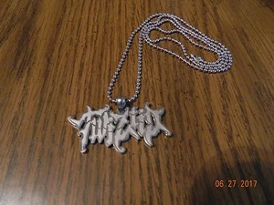 MIP- ICP Twiztid colgante de acero inoxidable pulido en relieve con cadena de bolas de 30 pulgadas - Imagen 1 de 1