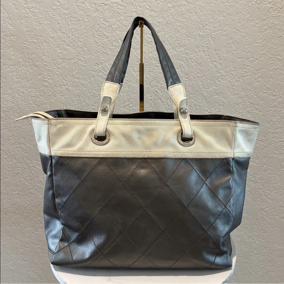 Bolso de Mano Chanel Gris Lona Recubierta Foto 1 de 4