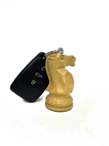 ROOGU Schlüsselanhänger Schachfigur Fischer-Spassky Keychain Pferd Holz Indien - Bild 1 von 7