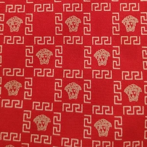 Corbata de seda pura de diseñador Versace caprichosa patrón de logotipo de Medusa en corbata roja para hombre - Imagen 1 de 13