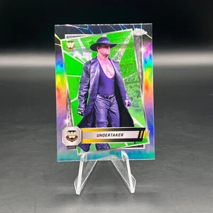 Undertaker 2025 Topps cromo WWE #21 refractor verde neón y negro - Imagen 1 de 2