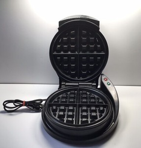 Oster Sunbeam 3865 WM-100 Waffle Maker Round Multi Settings Kitchen Appliances