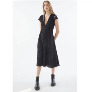 Nuevo con etiquetas Vestido Mediodi de Encaje Urbano Outfitters Imogen Talla Pequeña - Imagen 1 de 12