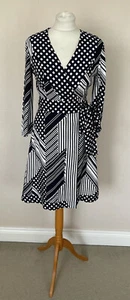 FAB Hobbs Navy Blue White Geometric Stripe Print Shelly Wrap Dress Size 8 VGC - Picture 1 of 10