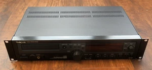 TASCAM CD-RW750 Professional CD-Recorder + CD-Player - Picture 1 of 15