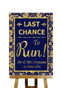 Cartel de boda personalizado azul y dorado divertido última oportunidad para correr - Imagen 1 de 8