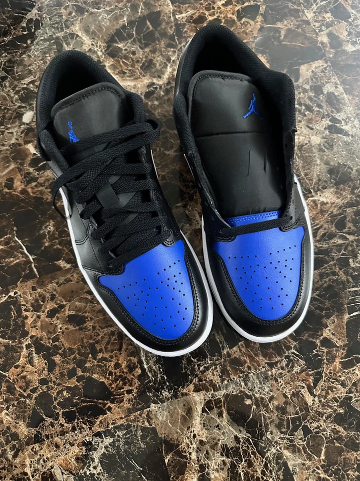 NUEVO, NUNCA USADO AIR JORDAN 1 BAJO NEGRO/BLANCO JUEGO ROYAL EE. UU. TALLA 9 Foto 1 de 4