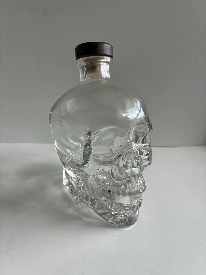 Botella de cristal transparente Crystal Head Vodka 750 ml con tapón, vacía Foto 1 de 1