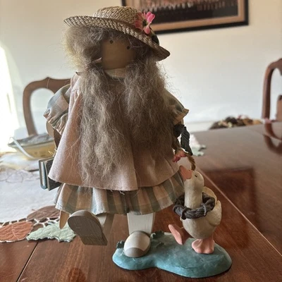 Lizzie High 带鹅签名版 - 10 周年娃娃 — 第 1/4 张图片