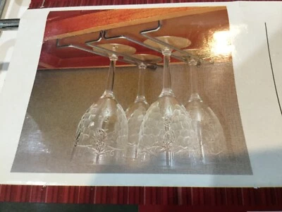 Vajilla con acabado cromado Roam debajo del gabinete 6 copas de vino vástago largo F1 Foto 1 de 4