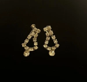 Orecchini Vintage Strass Avvitati Argento Lucido Tono Gioielli USA - Foto 1 di 3
