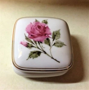 Portagioie musicale porcellana Avon 1987 vintage "Love Sweet Love" - Foto 1 di 3