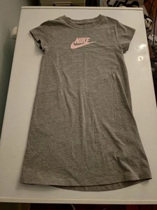 Nike Kleid Mädchen Größe 6 grau T-Shirt-Kleid Jugend 6-7 Jahre Freizeit Komfort - Bild 1 von 8