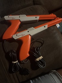 Original 1985 Orange Nintendo NES Zapper Duck Hunt Gun NES-005 OEM Light Gun (2)