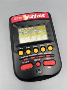 Vintage Yahtzee Handheld elektronisches Videospiel **FUNKTIONIERT** - Bild 1 von 7