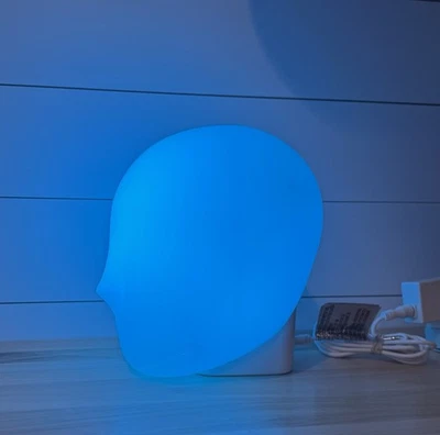 Lámpara LED en forma de cabeza humana Ikea ISKARNA que cambia de color gafas sombrero pantalla EC Foto 1 de 4