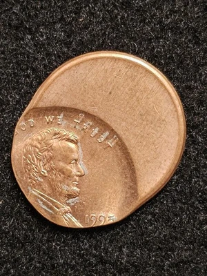 Nice Red Off-Center Strike 1995 Lincoln Memorial Cent Error Coin ID 02 - Image 1 of 2