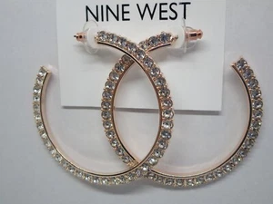 Damen-Creolen neu mit Etikett durchbohrt Strass Nieten eingeschlossen in Kunst-Roségoldfarben - Bild 1 von 5
