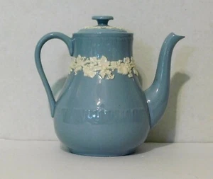 Wedgwood Etruria Barlaston Coffepot Blue White Embossed Queensware Grapevine - Picture 1 of 9