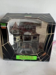 PARA REPUESTOS Lemax Spooky Town Casa Iluminada de Cera Madam Ashbury Halloween Village - Imagen 1 de 10